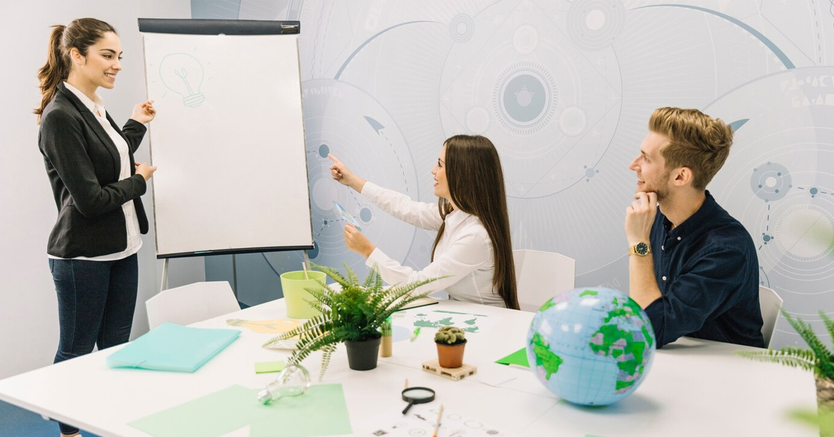 Môi trường vĩ mô là gì? Đặc điểm và các yếu tố ảnh hưởng