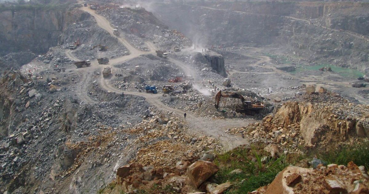 tác động tiêu cực của thặng dư thương mại