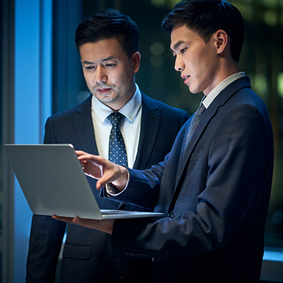 Nhà quản lý, chuyên viên dự án và những người ra quyết định trong tổ chức.